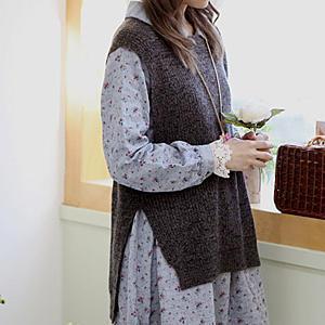 Slit-side Knit Vest
