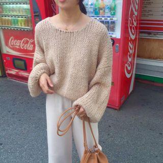 Puff-sleeve Sweater / Plain Cropped Pants