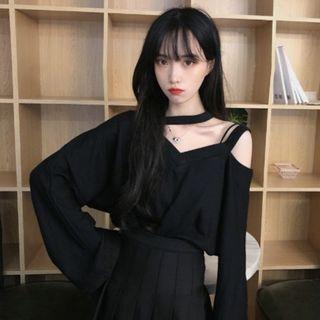 Asymmetric Off-shoulder Bell-sleeve T-shirt