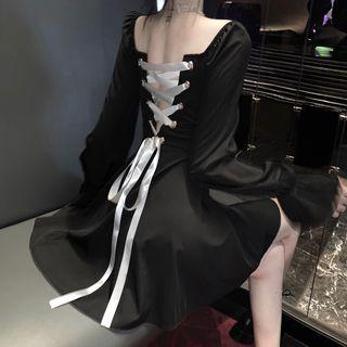 Long-sleeve Open-back A-line Dress