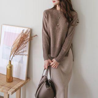 Round-neck Dip-back Wool Blend Knit Top