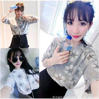 Elbow-sleeve Flower Applique T-shirt