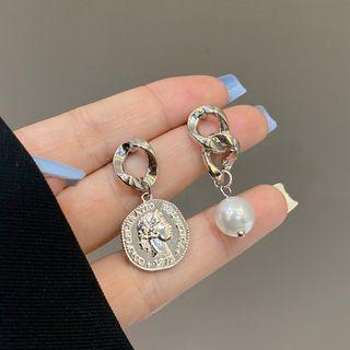 Embossed Faux Pearl Asymmetrical Alloy Dangle Earring 1 Pair - Silver & White - One Size