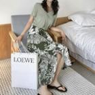 Plain Short Sleeve V-neck T-shirt / Leaf Print Midi Skirt