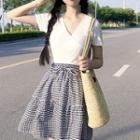 Short-sleeve V-neck T-shirt / Plaid A-line Skirt