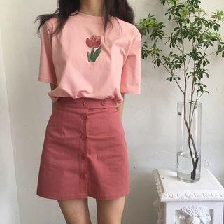 Elbow-sleeve Printed T-shirt / Buttoned A-line Mini Skirt