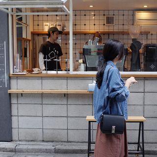 Fray-hem Embroidered-detail Denim Jacket