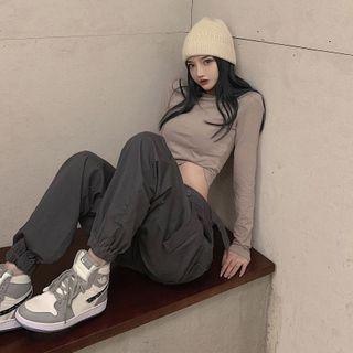 Long-sleeve Crop T-shirt / Cargo Jogger Pants