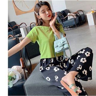 Set: Crew-neck Short-sleeve T-shirt + Flower Print Cropped Wide-leg Pants