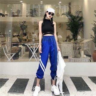 Cropped Halter Top / Striped Sweatpants
