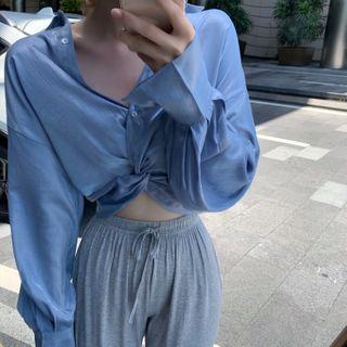 V-neck Short-sleeve Shirt / Sweatpants