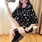 Feather Print Elbow-sleeve T-shirt