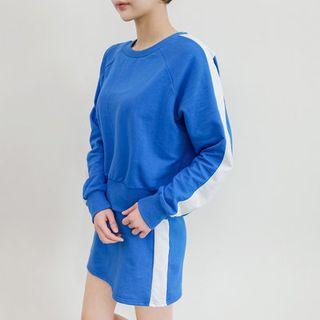Set: Long-sleeve Contrast-trim Sweatshirt + Mini Skirt