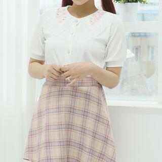 Embroidered Pointy-collar Blouse