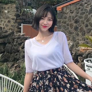 V-neck Short-sleeve Light Knit Top