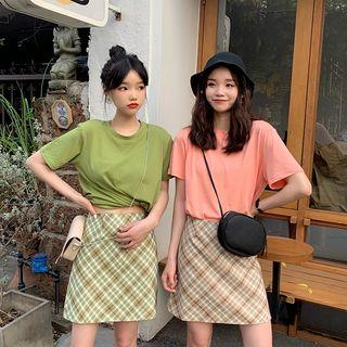 Short-sleeve Plain T-shirt / High-waist Plaid A-line Skirt