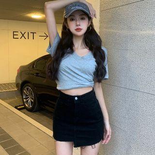 Short-sleeve Scoop Neck T-shirt / Denim Mini Pencil Skirt