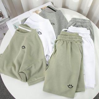 Set : Smiley Face Embroidered Short-sleeve T-shirt + Shorts