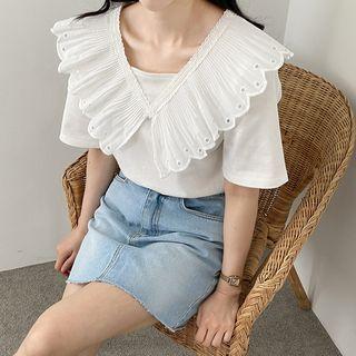 Lace-trim Wide-collar T-shirt