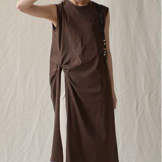 Plain Slit Sleeveless T-shirt