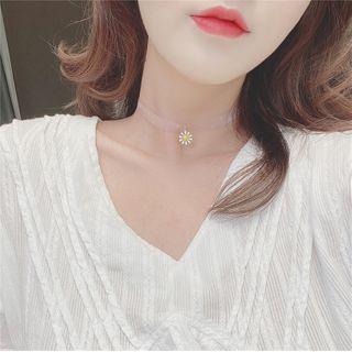 Daisy Pendant Dotted Choker