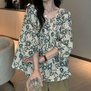 3/4-sleeve Floral Print Blouse / Wide Leg Shorts