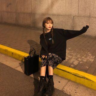 Logo Sweatshirt / Floral Print Midi A-line Skirt