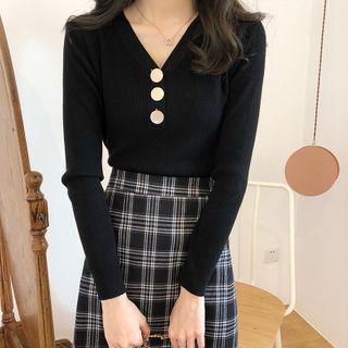 Buttoned Front V-neck Knit Top