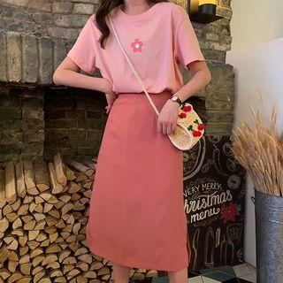 Short-sleeve Flower Print T-shirt / Straight Fit Midi Skirt