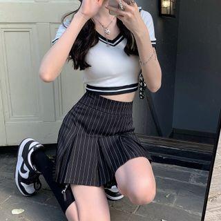 Contrasted Skinny Crop T-shirt / Striped High-waist Mini Skirt