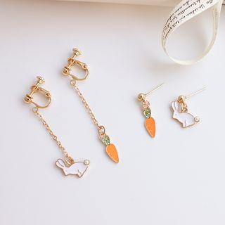 Non-matching Alloy Rabbit & Carrot Dangle Earring