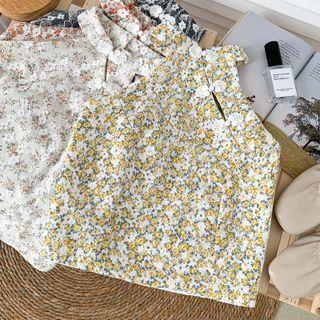 Knot-button Floral Lace Halter Top