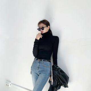 Turtle-neck Slim-fit Silky Top