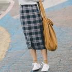 Round-neck Knit Sweater / Gingham Pencil Skirt