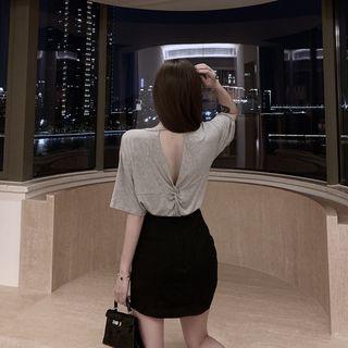 Short-sleeve Open Back T-shirt / High-waist Split Hem Skirt