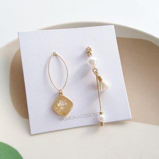 Non-matching Resin Faux Pearl Dangle Earring