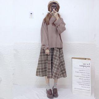 Turtleneck Sweater / Plaid A-line Midi Skirt