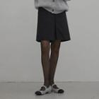 Pocket-side Invert-pleat Skirt