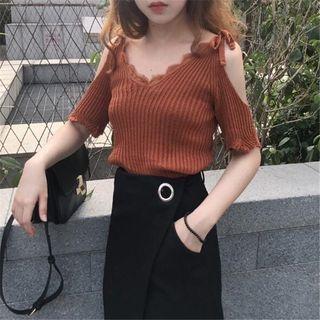 Lace Trim Short-sleeve Cold Shoulder Knit Top