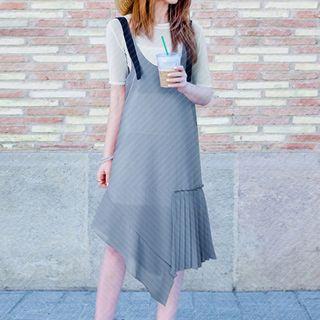 Set: Plain Short Sleeve T-shirt + Pleated Hem Pinafore Dress