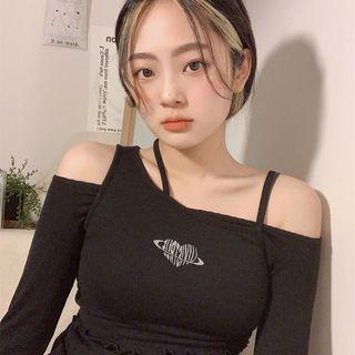 Set: Lettering Asymmetrical Tank Top + Long-sleeve Off-shoulder T-shirt Black - One Size
