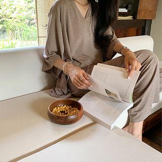 Set: V-neck Loose-fit T-shirt + Wide-leg Pants