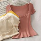 Deep U-neck Crop T-shirt