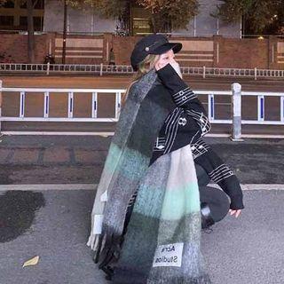 Applique Plaid Scarf