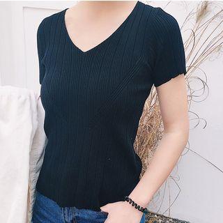 Short-sleeve V-neck Knitted T-shirt