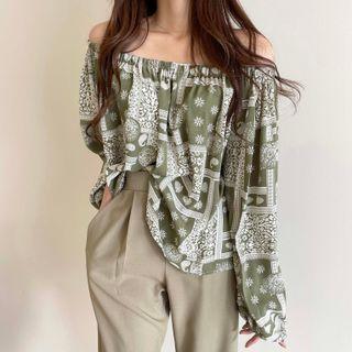 Long-sleeve Off-shoulder Paisley Print Top