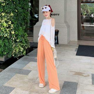 Loose-fit Off-shoulder Light Top / Wide-leg Pants