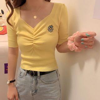 Short Sleeve V-neck Flower Knit Top