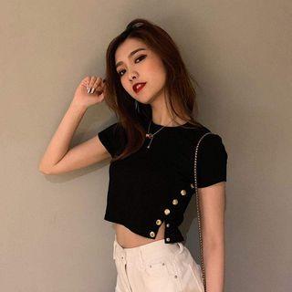 Short-sleeve Split Hem Cropped Knit Top