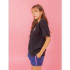 Letter-embroidered Slit-side T-shirt